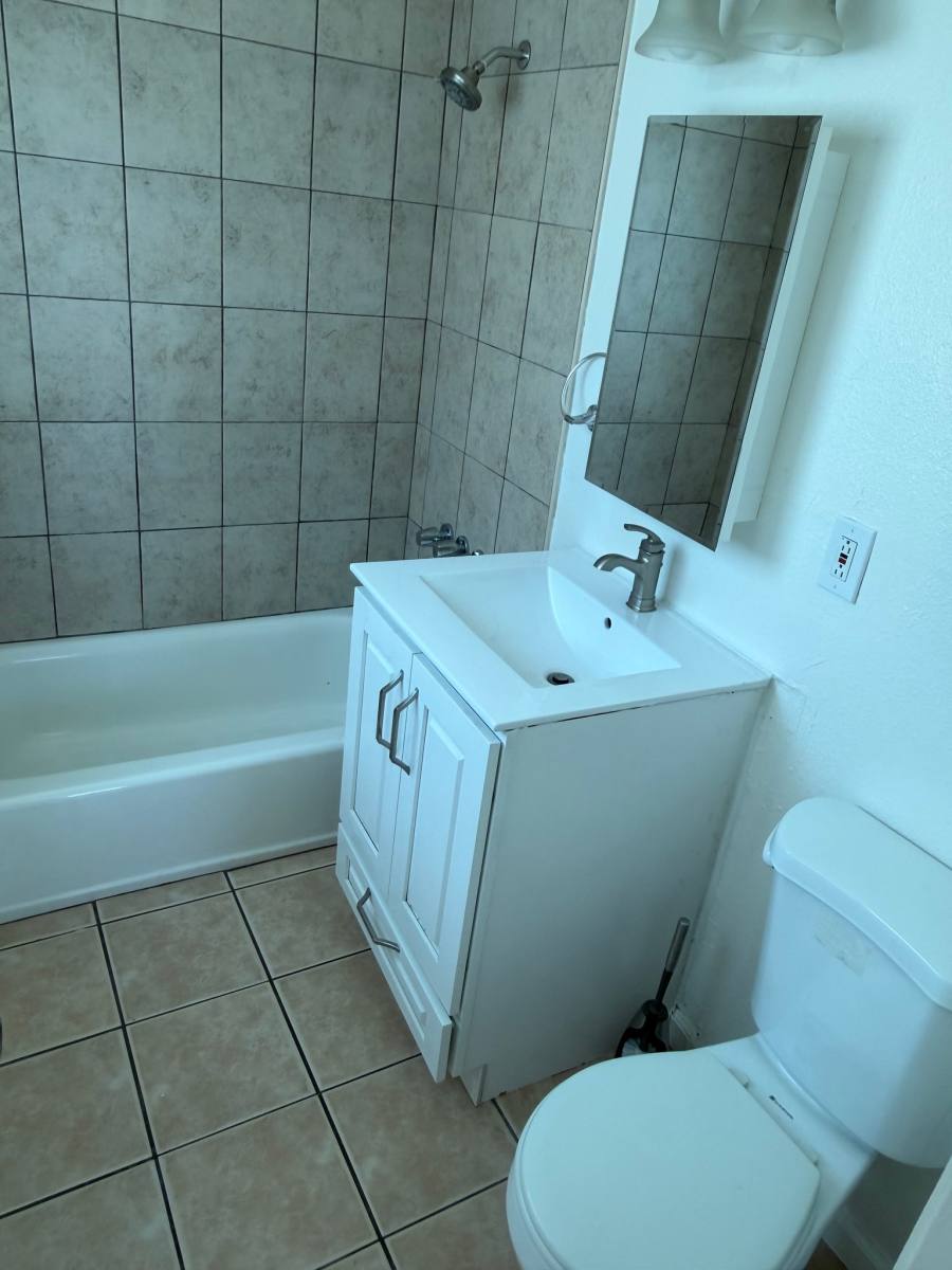 Apartment for rent at 12940 S Prairie Ave #C, Hawthorne, CA 90250