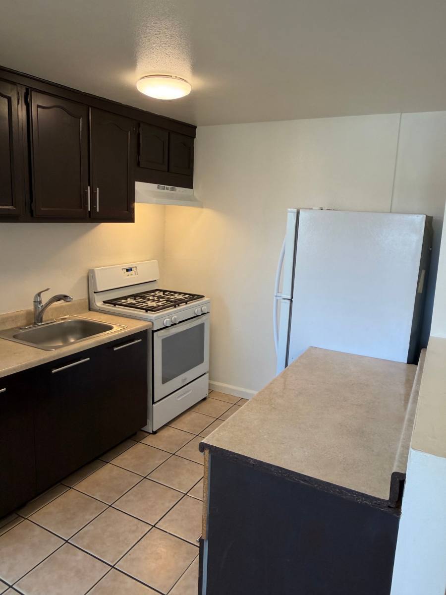 Apartment for rent at 12940 S Prairie Ave #C, Hawthorne, CA 90250