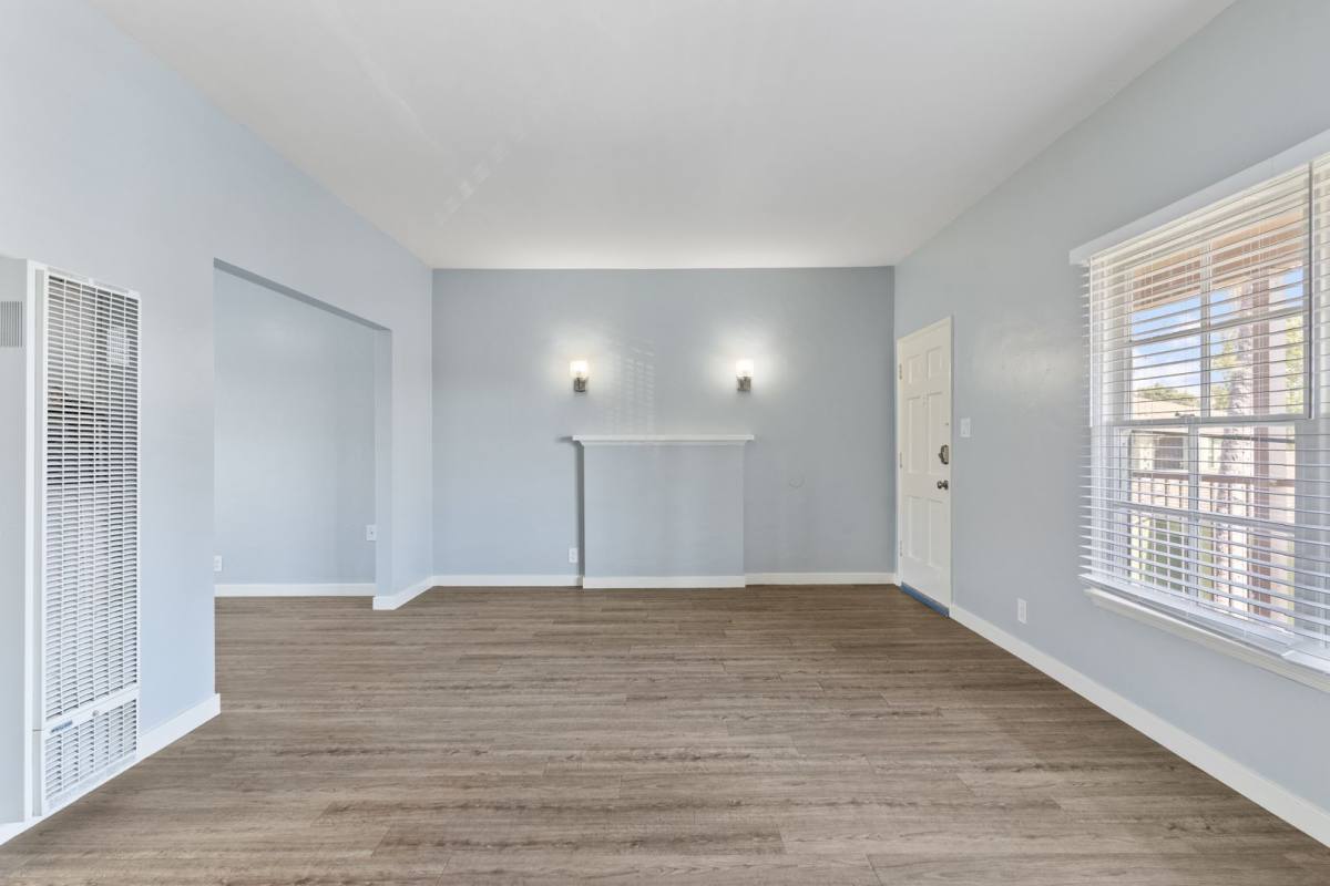 Apartment for rent at 2010 Pine Ave, Long Beach, CA 90806