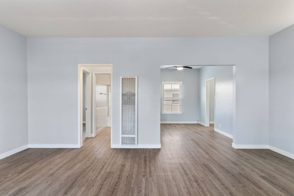 Apartment for rent at 2010 Pine Ave, Long Beach, CA 90806