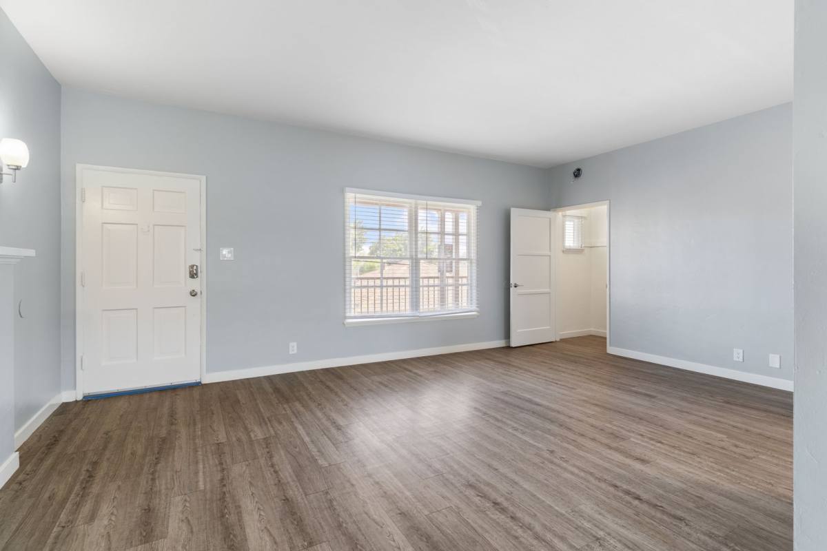 Apartment for rent at 2010 Pine Ave, Long Beach, CA 90806