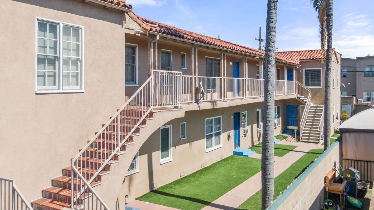 Apartment for rent at 2010 Pine Ave, Long Beach, CA 90806