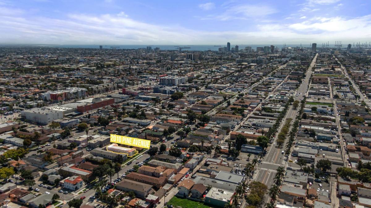 Apartment for rent at 2010 Pine Ave, Long Beach, CA 90806