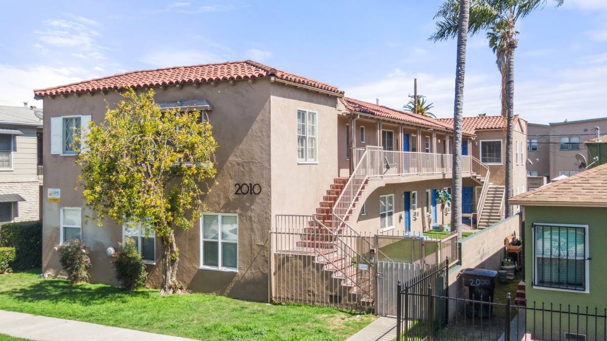 Apartment for rent at 2010 Pine Ave, Long Beach, CA 90806