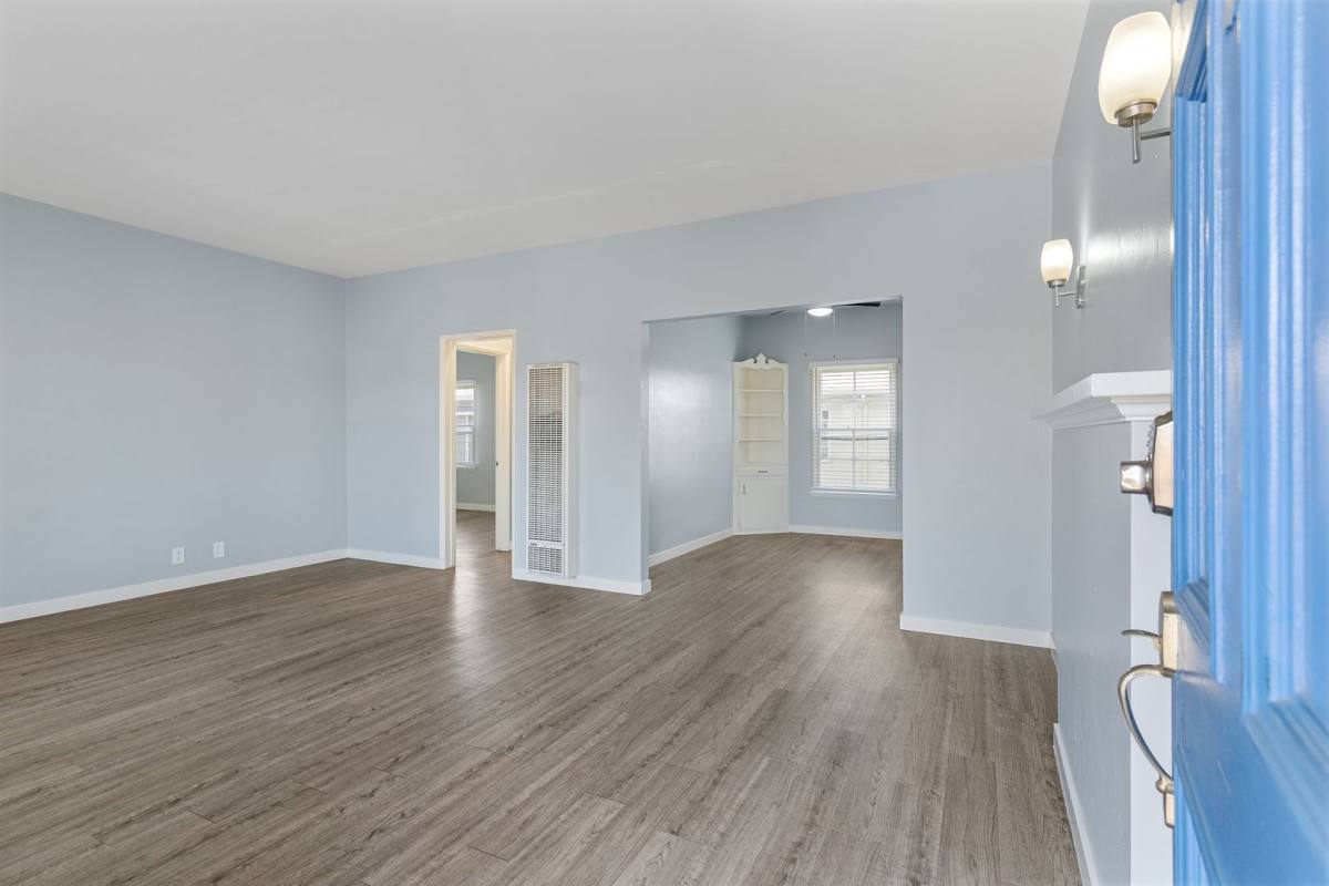 Apartment for rent at 2010 Pine Ave, Long Beach, CA 90806