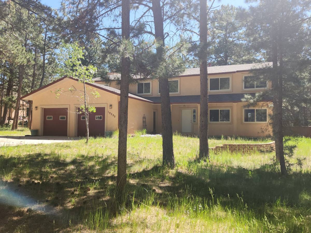 House for rent at 19295 Rim of The World Dr, Monument, CO 80132