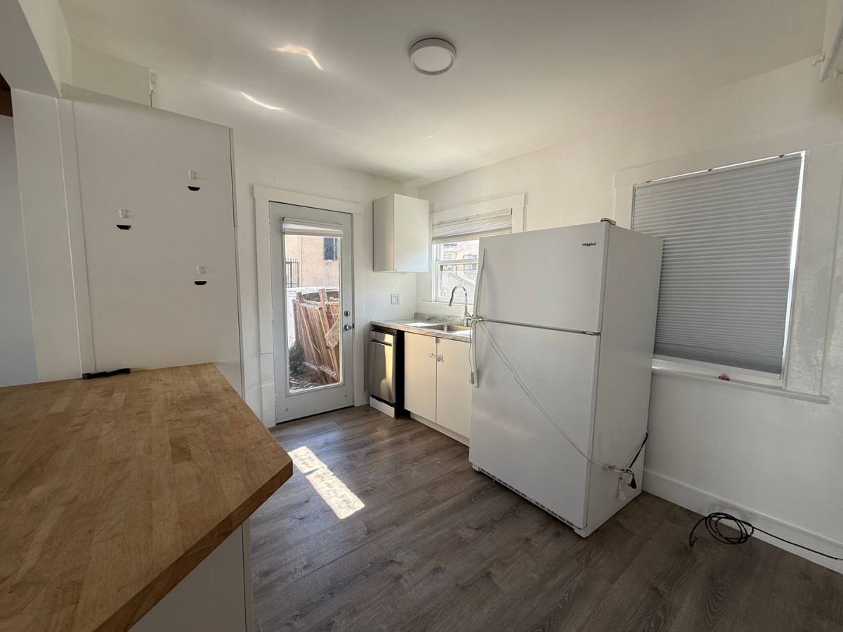 Apartment for rent at 6028 Eleanor Ave, Los Angeles, CA 90038