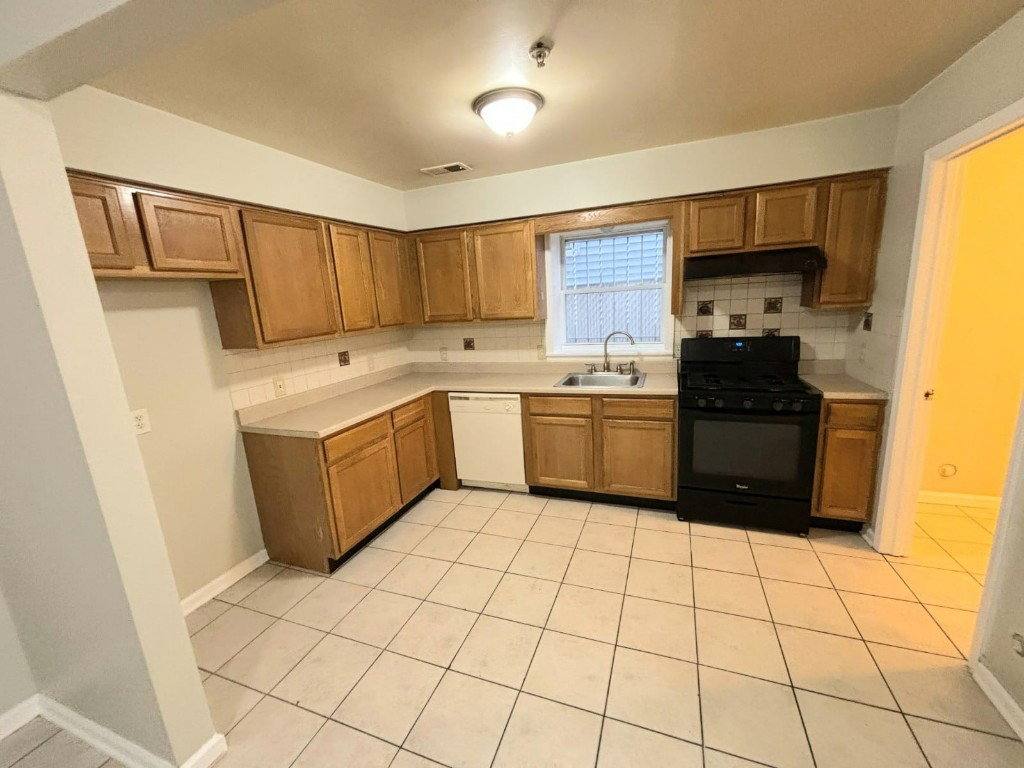 Apartment for rent at 132 Fabyan Place #1, Newark, NJ 07112