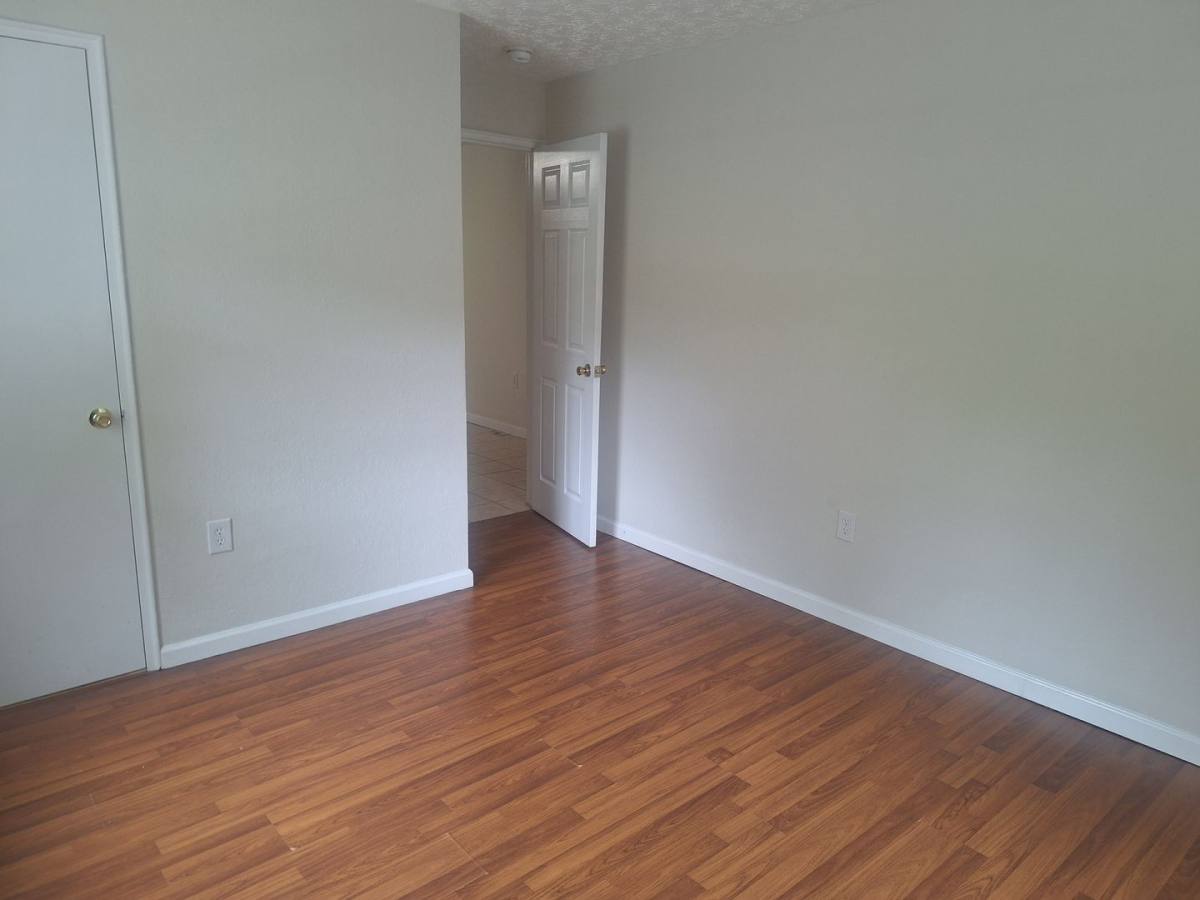 Apartment for rent at 184 Elm St, Gate City, VA 24251