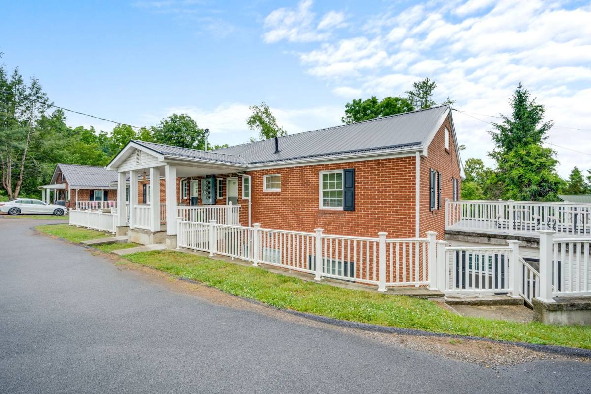 Apartment for rent at 184 Elm St, Gate City, VA 24251