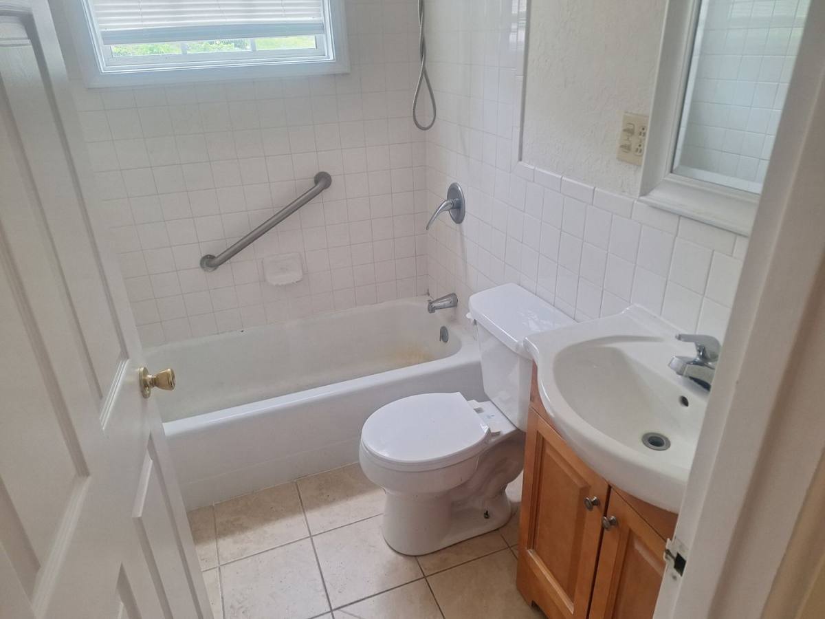 Apartment for rent at 184 Elm St, Gate City, VA 24251