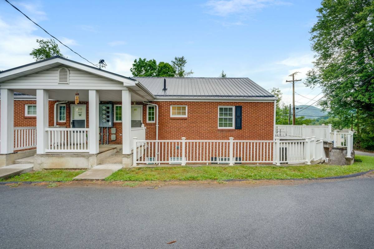 Apartment for rent at 184 Elm St, Gate City, VA 24251