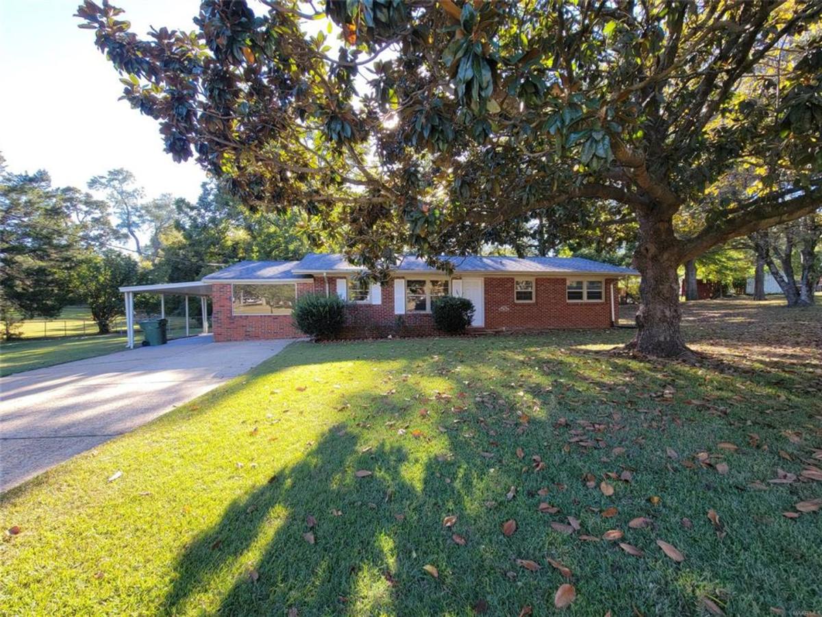 House for rent at 950 Karen Rd, Montgomery, AL 36109