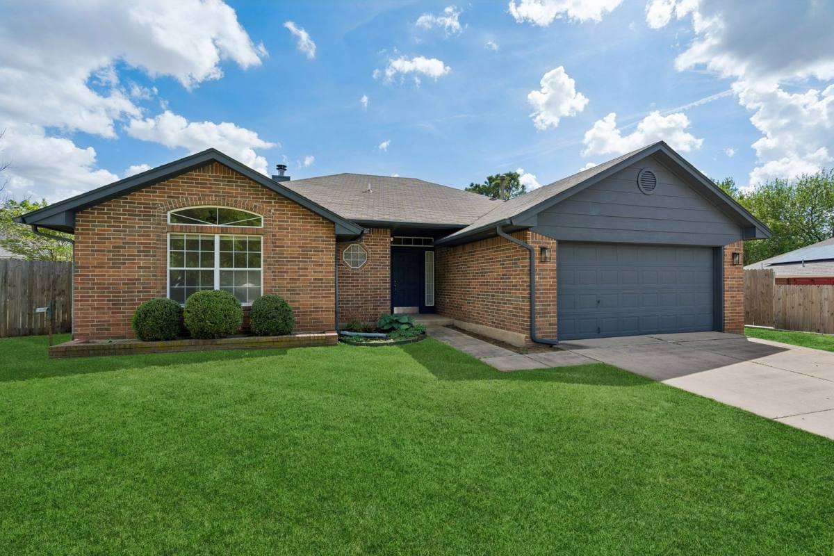 House for rent at 1708 Creekside Court, Norman, OK 73071
