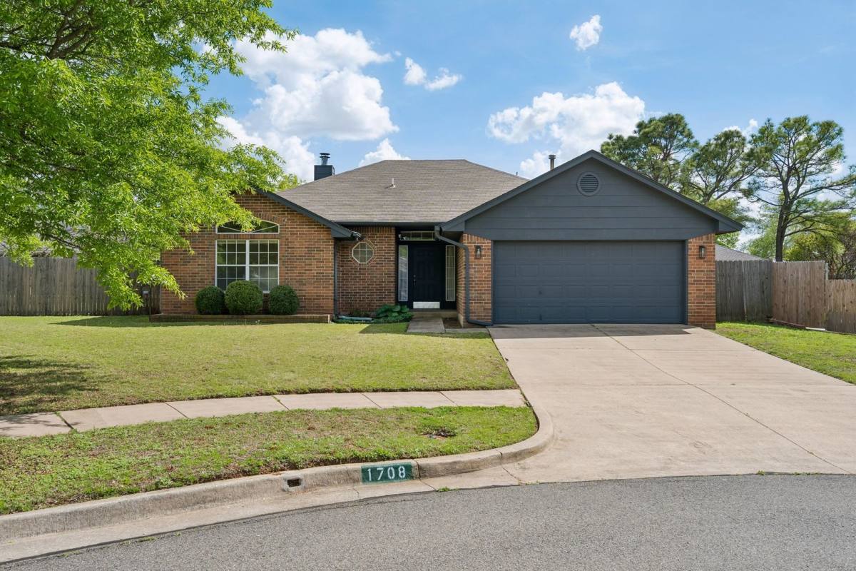 House for rent at 1708 Creekside Court, Norman, OK 73071