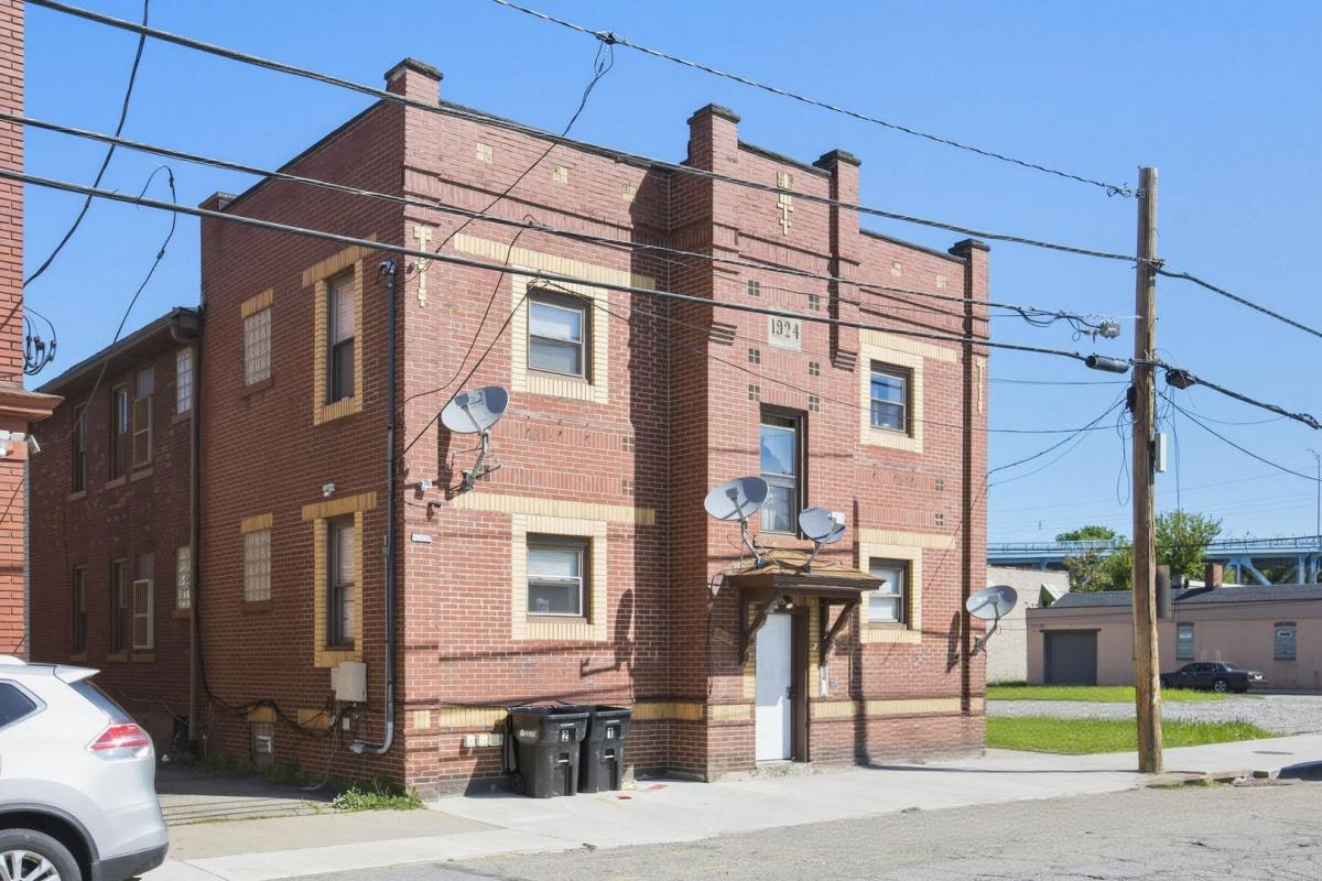 Apartment for rent at 325 Ella St, McKees Rocks, PA 15136