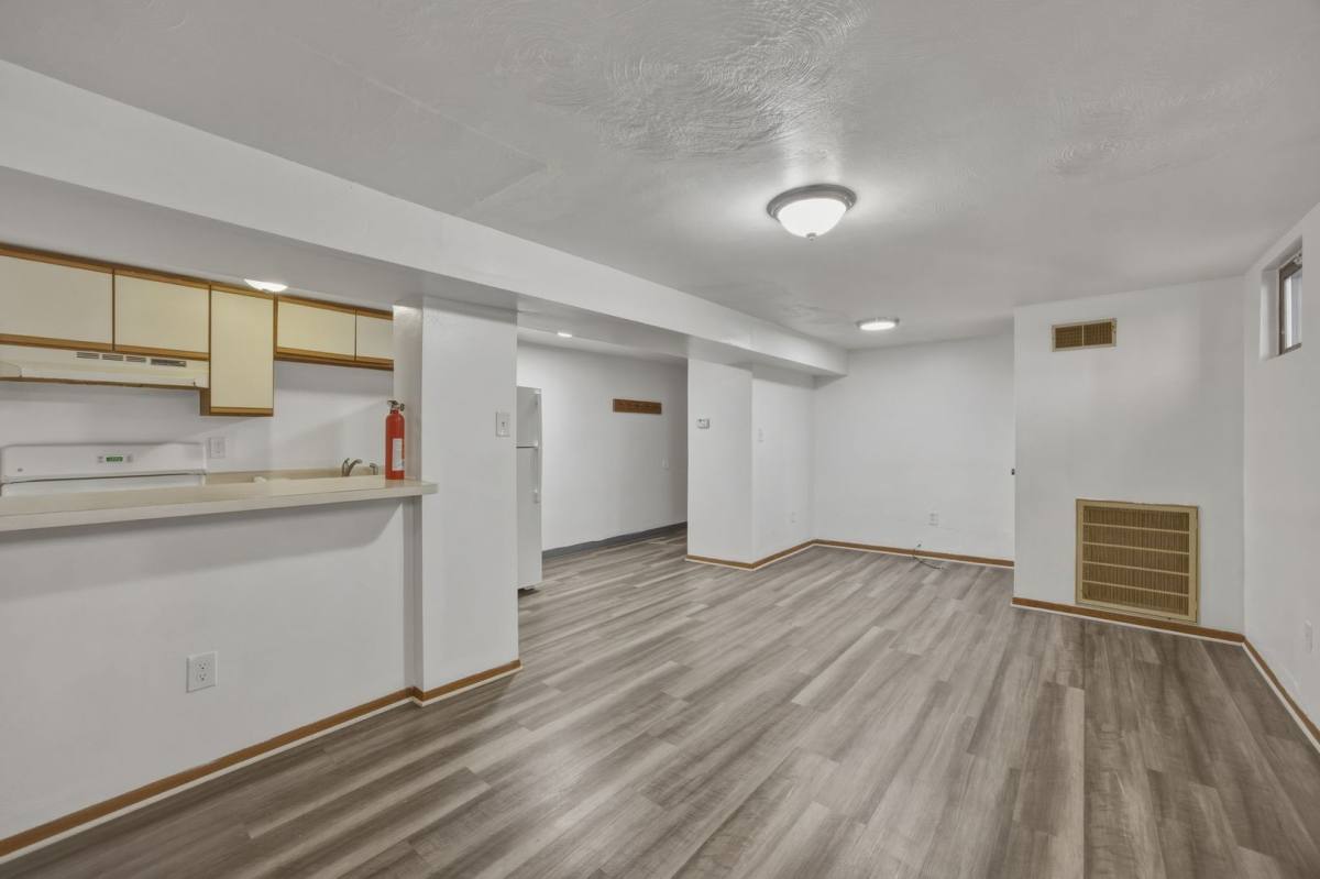 Apartment for rent at 325 Ella St, McKees Rocks, PA 15136