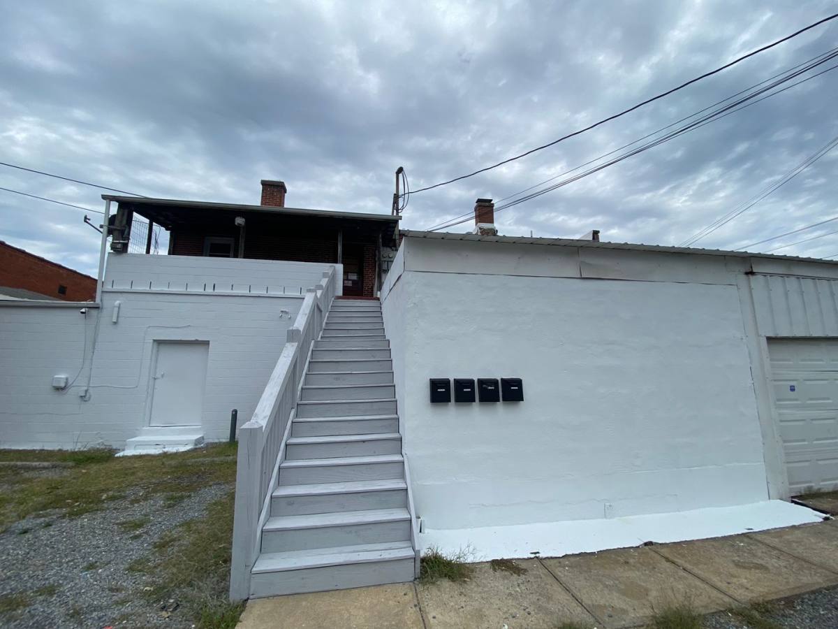 Apartment for rent at 823 Main St, Altavista, VA 24517