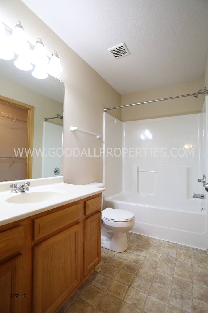 House for rent at 4015 154th St, Urbandale, IA 50322