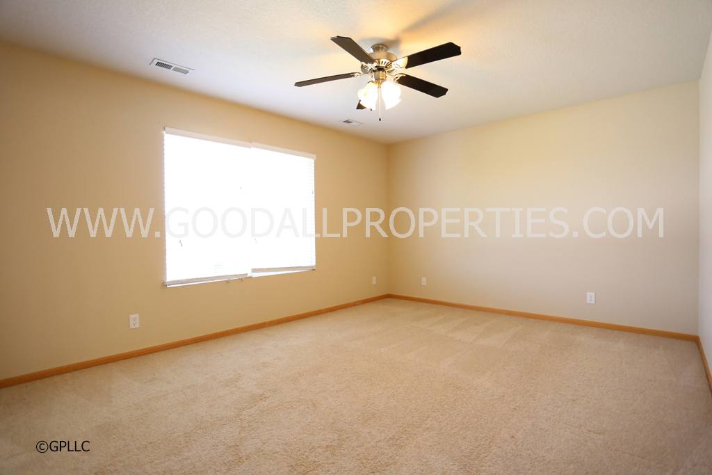 House for rent at 4015 154th St, Urbandale, IA 50322