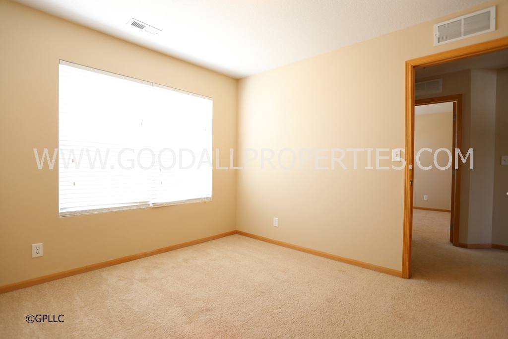 House for rent at 4015 154th St, Urbandale, IA 50322