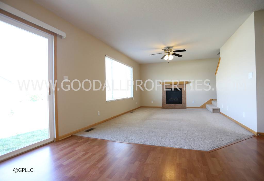 House for rent at 4015 154th St, Urbandale, IA 50322
