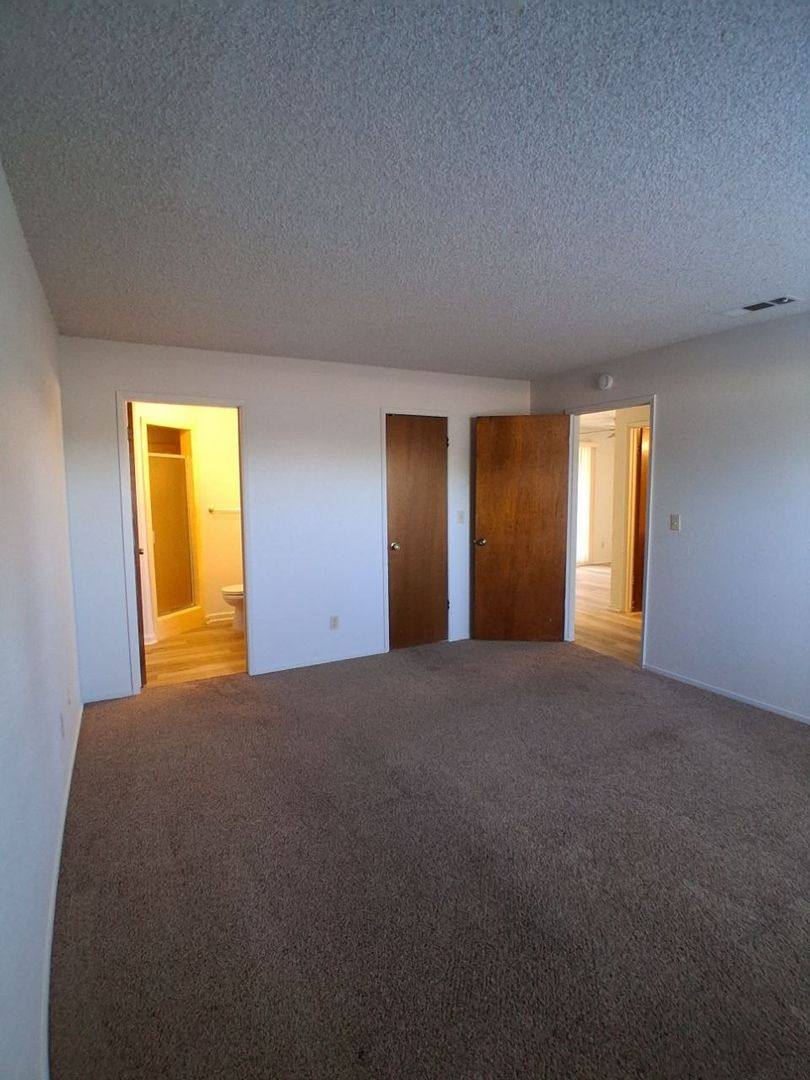 Apartment for rent at 4597 N Emerson Ave, Fresno, CA 93722