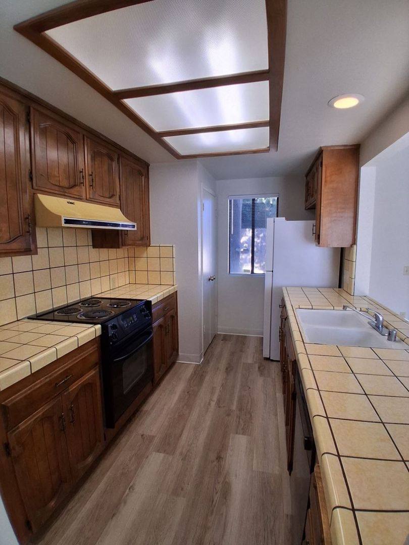 Apartment for rent at 4597 N Emerson Ave, Fresno, CA 93722
