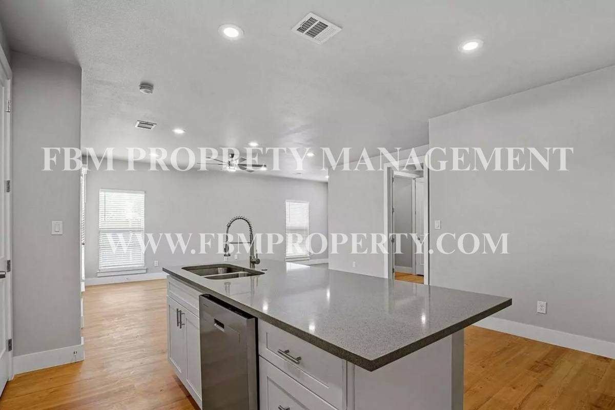 House for rent at 5018 Villas Dr, Sanger, TX 76266
