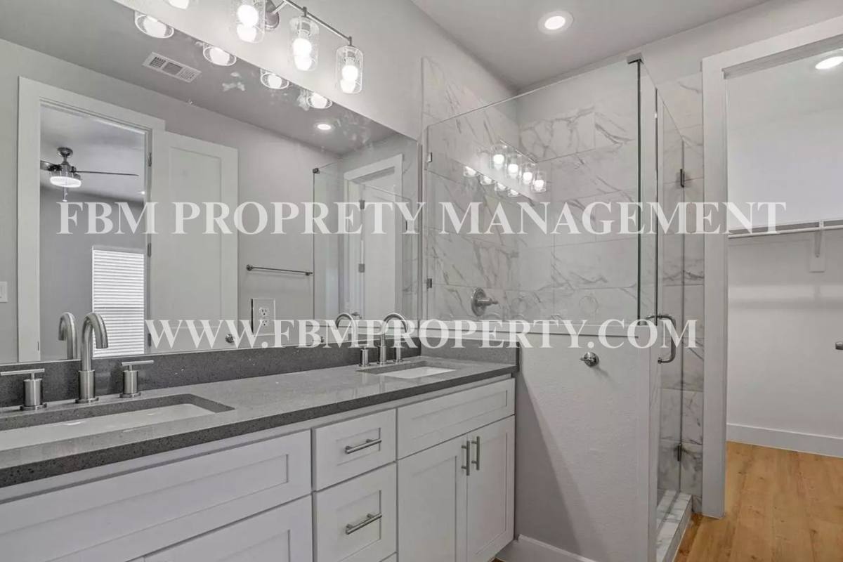 House for rent at 5018 Villas Dr, Sanger, TX 76266