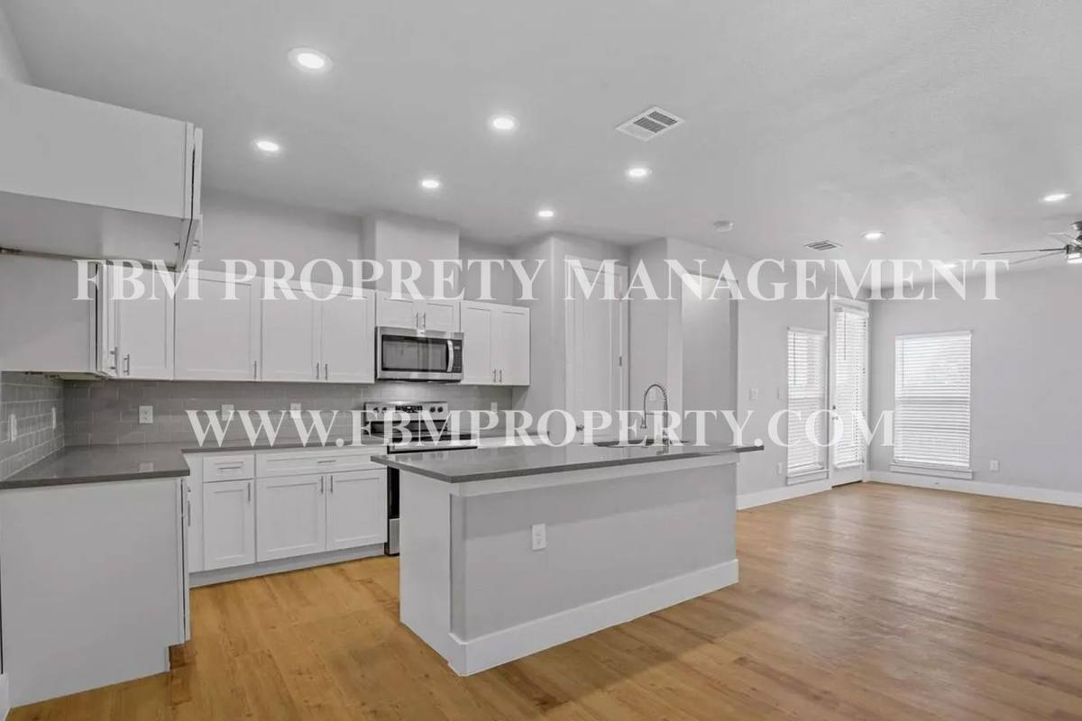 House for rent at 5018 Villas Dr, Sanger, TX 76266