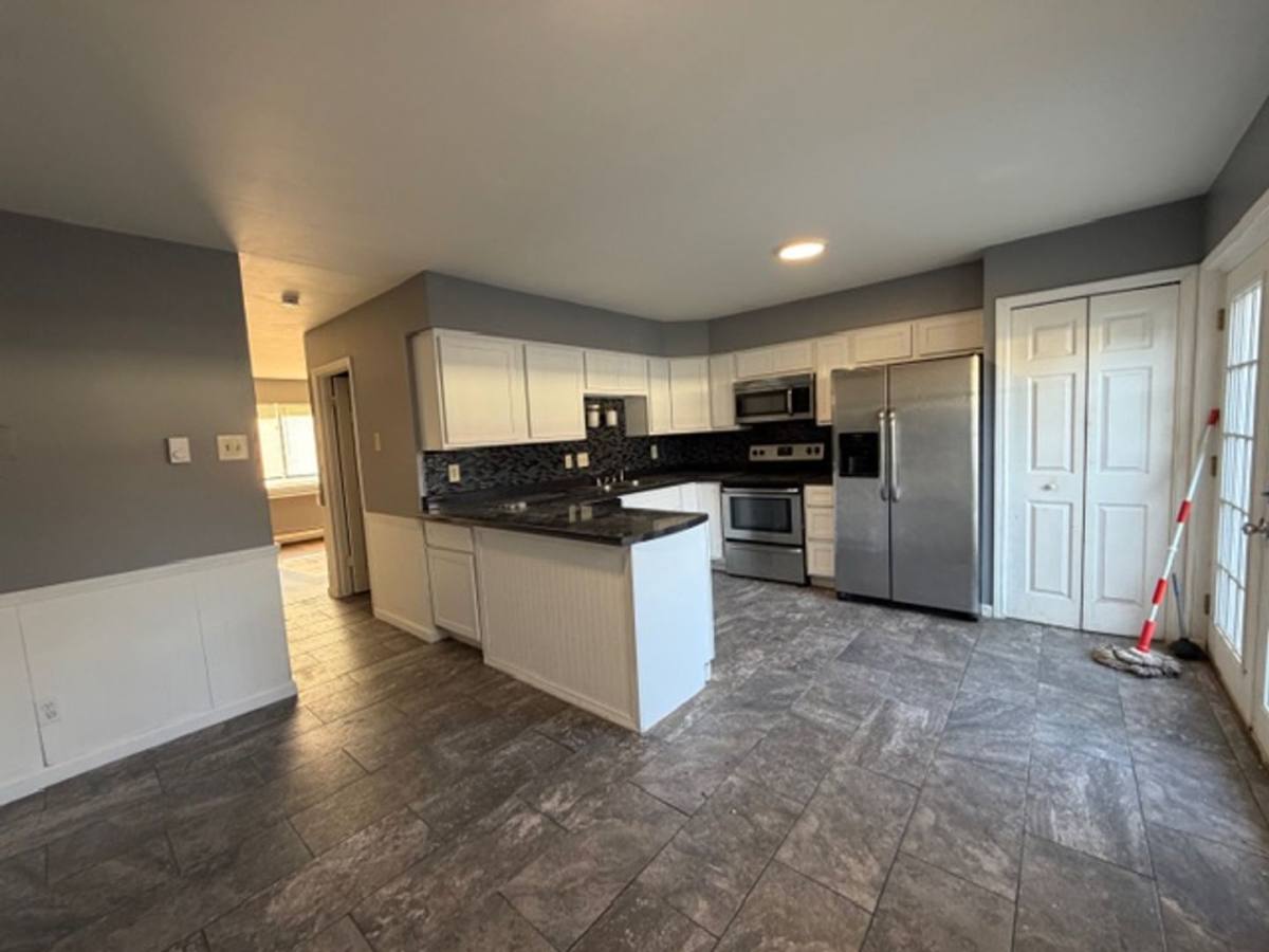 Townhouse for rent at 7326 Hazelcrest Dr, Hazelwood, MO 63042