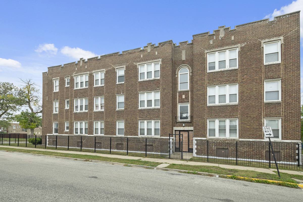 Apartment for rent at 7655-57 S Lowe Ave, Chicago, IL 60620