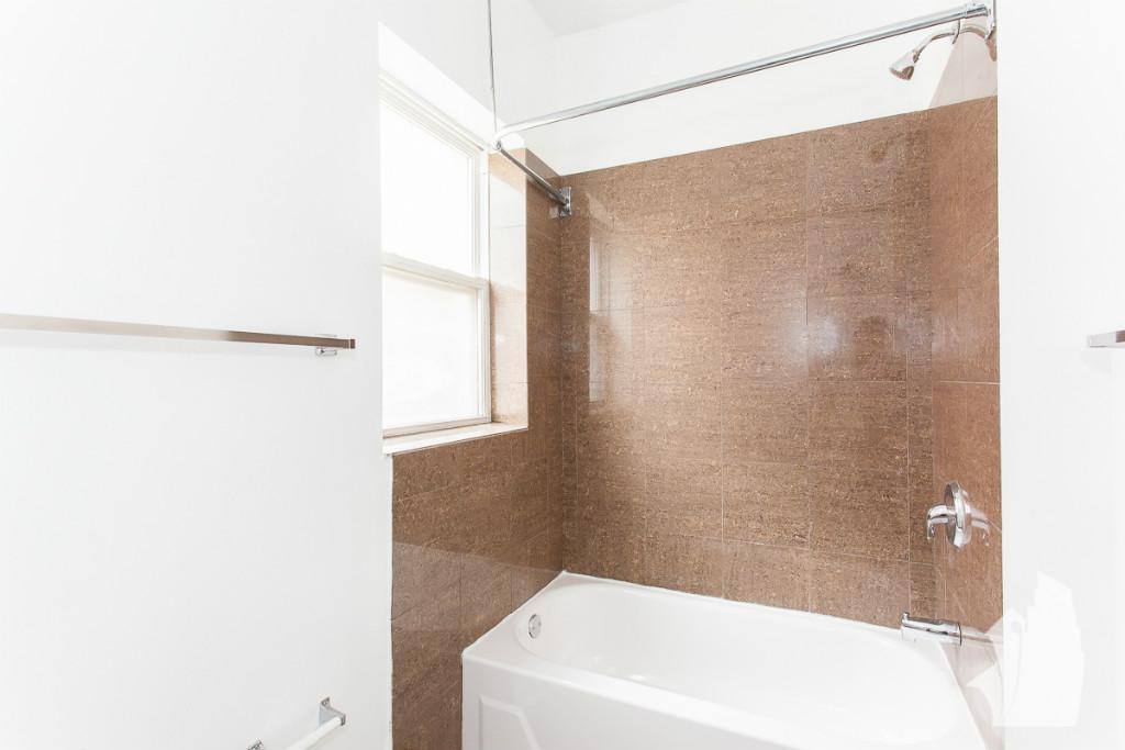 Apartment for rent at 1828 W Lawrence Ave #1B, Chicago, IL 60640