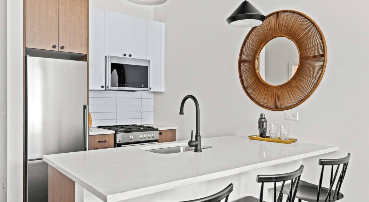 Apartment for rent at 1135 W Winona St #B102, Chicago, IL 60640