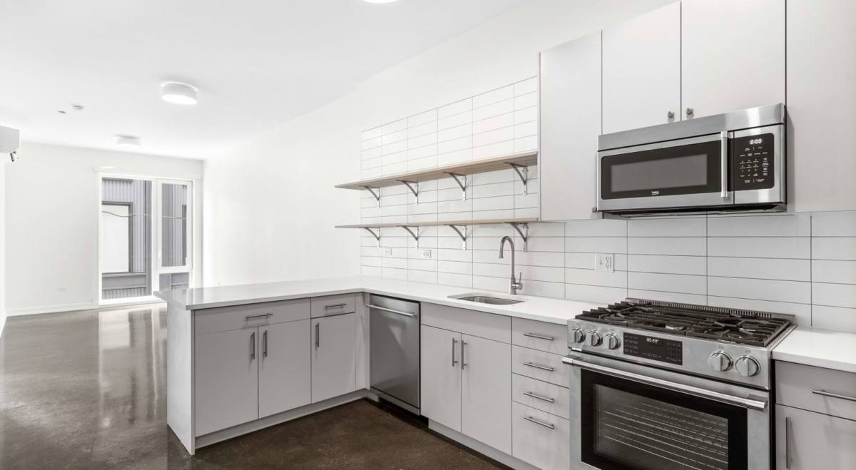 Apartment for rent at 1135 W Winona St #B102, Chicago, IL 60640