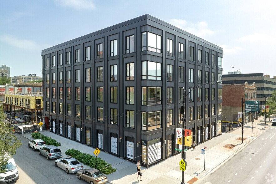 Apartment for rent at 1135 W Winona St #B102, Chicago, IL 60640