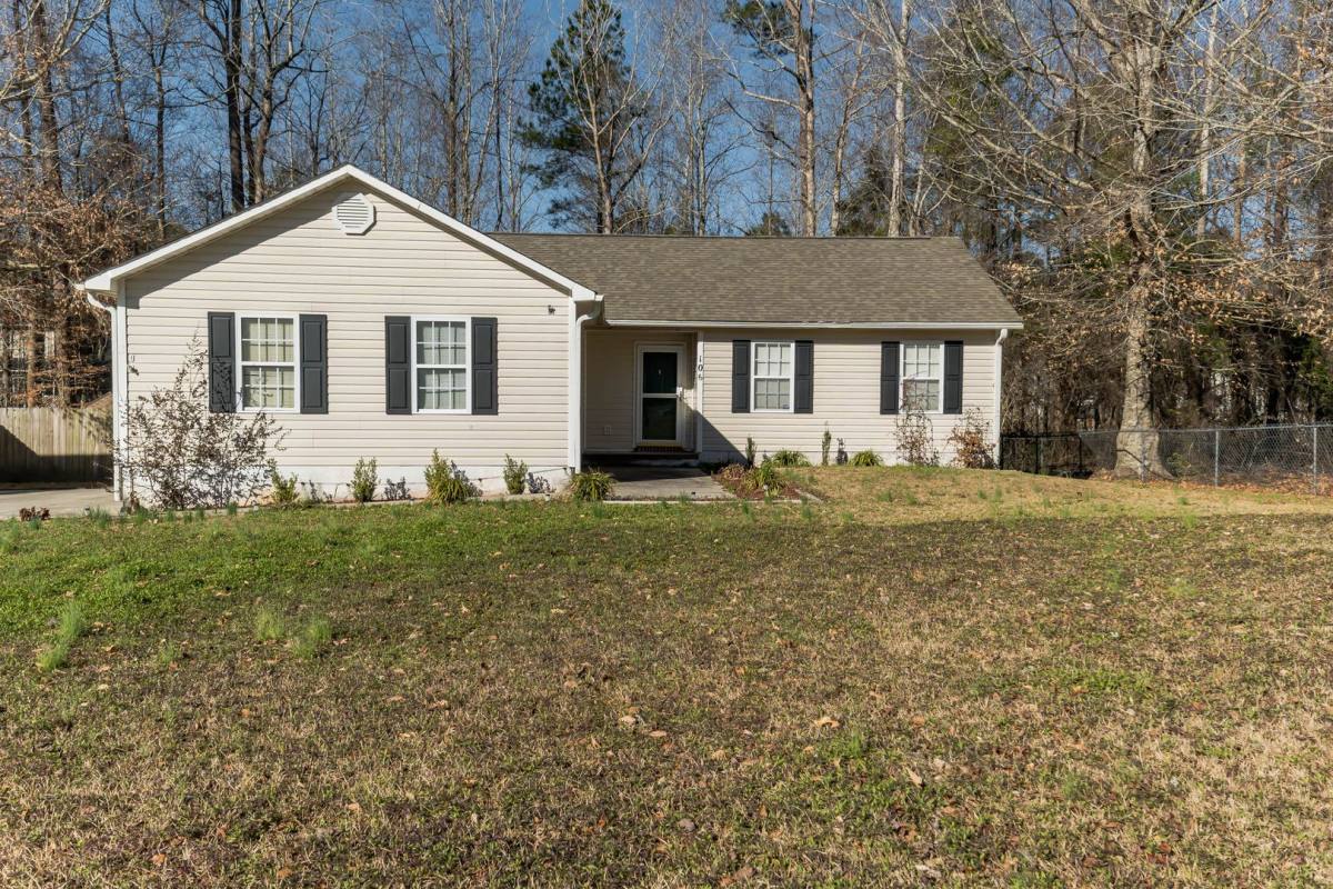 House for rent at 106 Waterfall Dr, Jacksonville, NC 28540