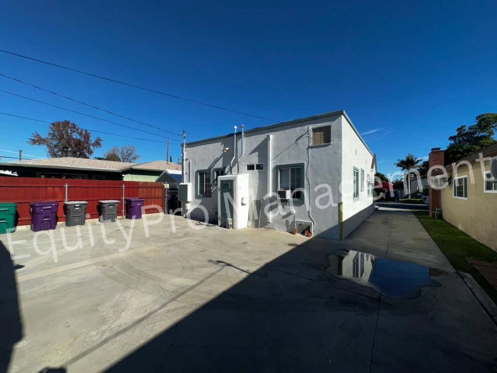 Apartment for rent at 5583 California Ave, Long Beach, CA 90805