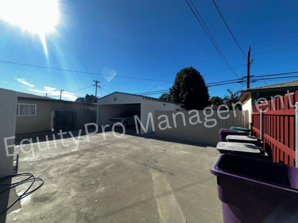 Apartment for rent at 5583 California Ave, Long Beach, CA 90805