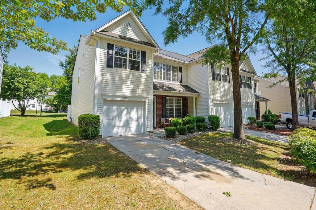 Townhouse for rent at 7420 Abigail Glen, Charlotte, NC 28212