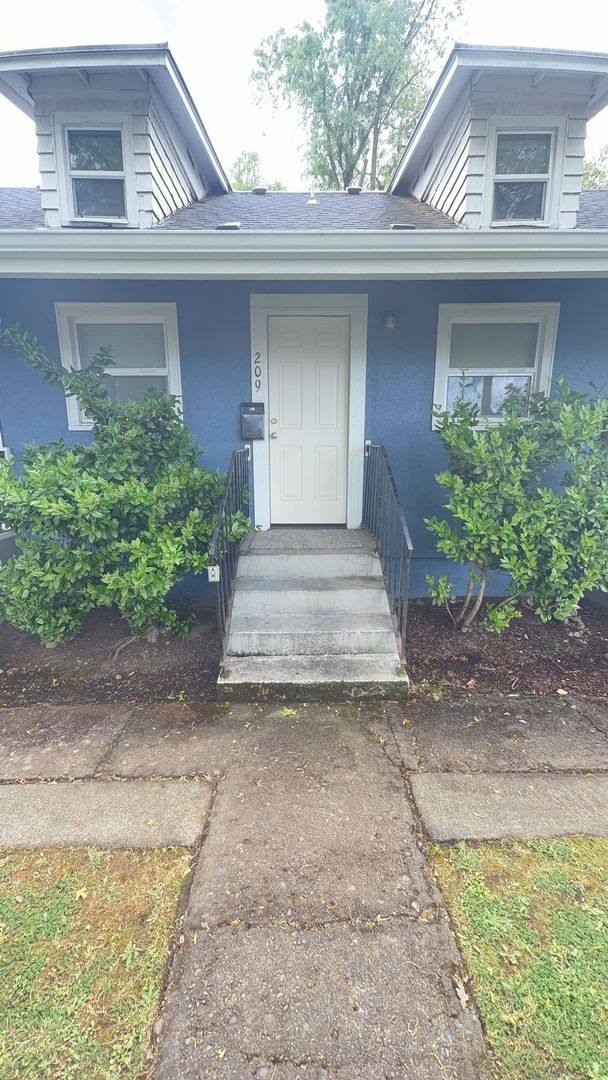 Apartment for rent at 207-211 N 24th St, Springfield, OR 97477