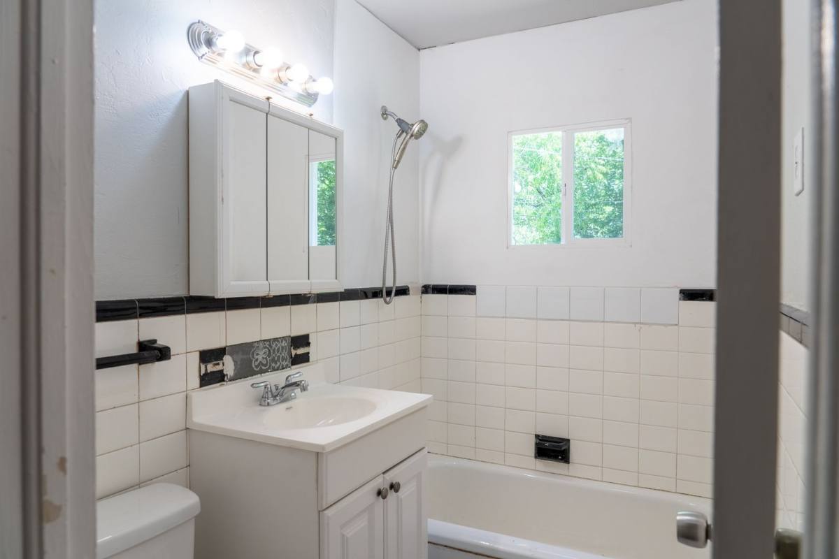 House for rent at 1321 NE 39th St, Oklahoma City, OK 73111
