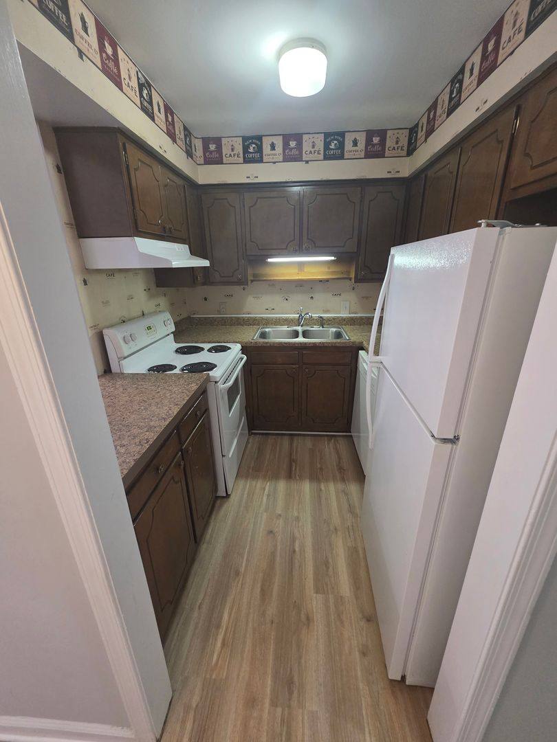 Townhouse for rent at 1453 Brookwood Dr, Winston Salem, NC 27106