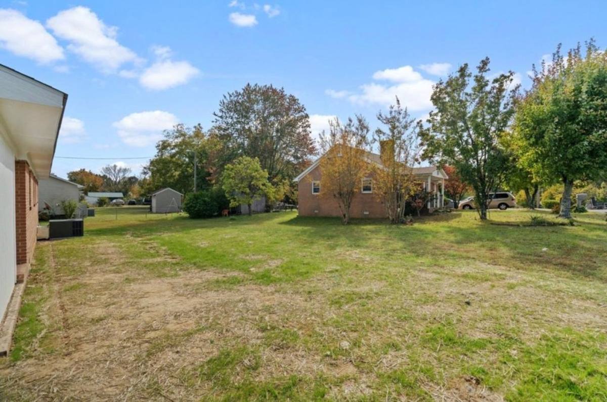 House for rent at 1124 Jackson St, Burlington, NC 27217
