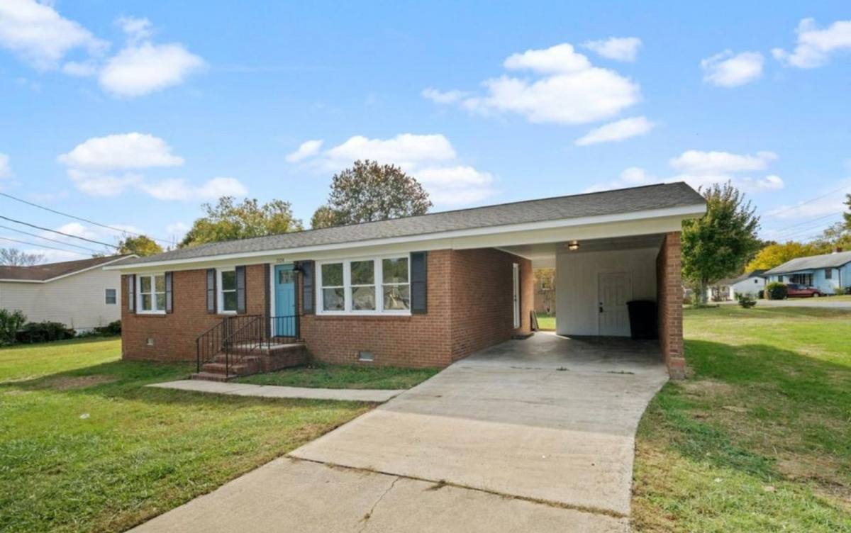 House for rent at 1124 Jackson St, Burlington, NC 27217