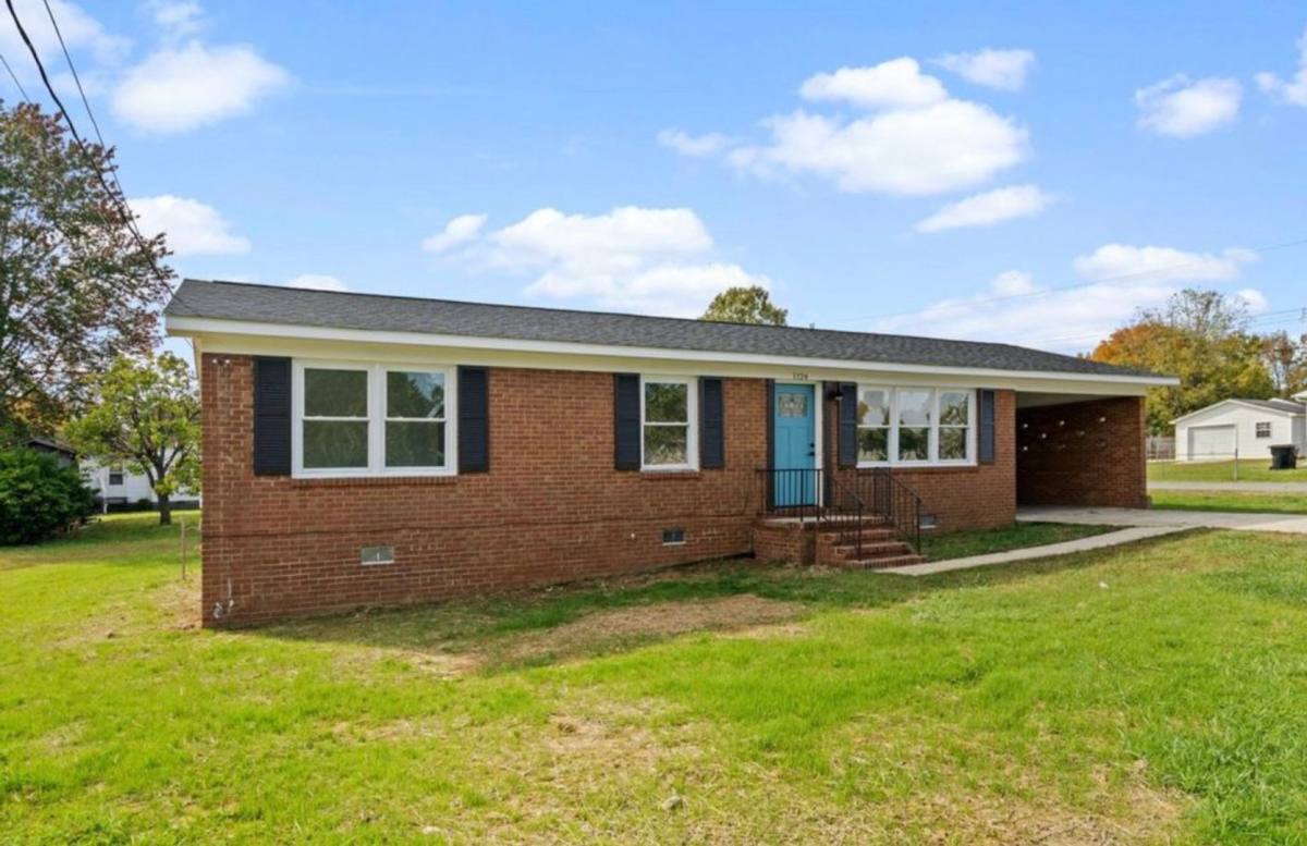 House for rent at 1124 Jackson St, Burlington, NC 27217