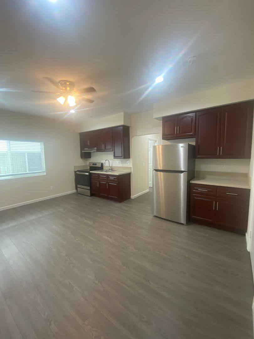 Apartment for rent at 1431 Cedar Ave, Long Beach, CA 90813
