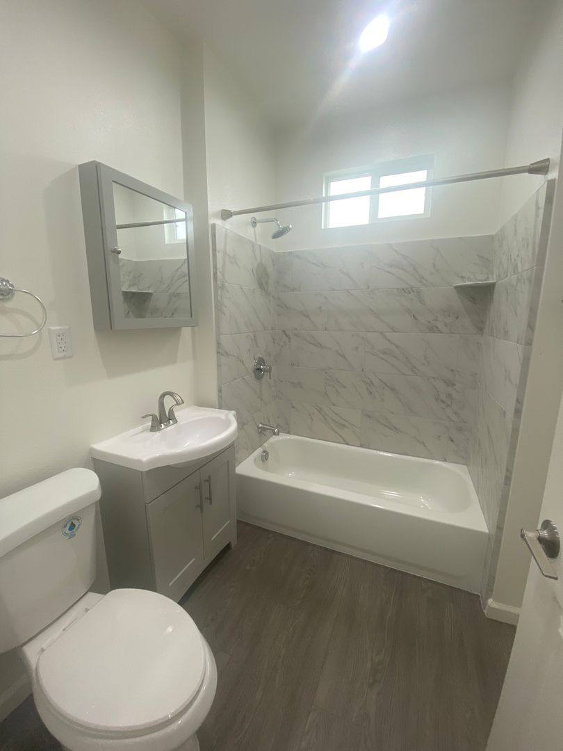 Apartment for rent at 1431 Cedar Ave, Long Beach, CA 90813