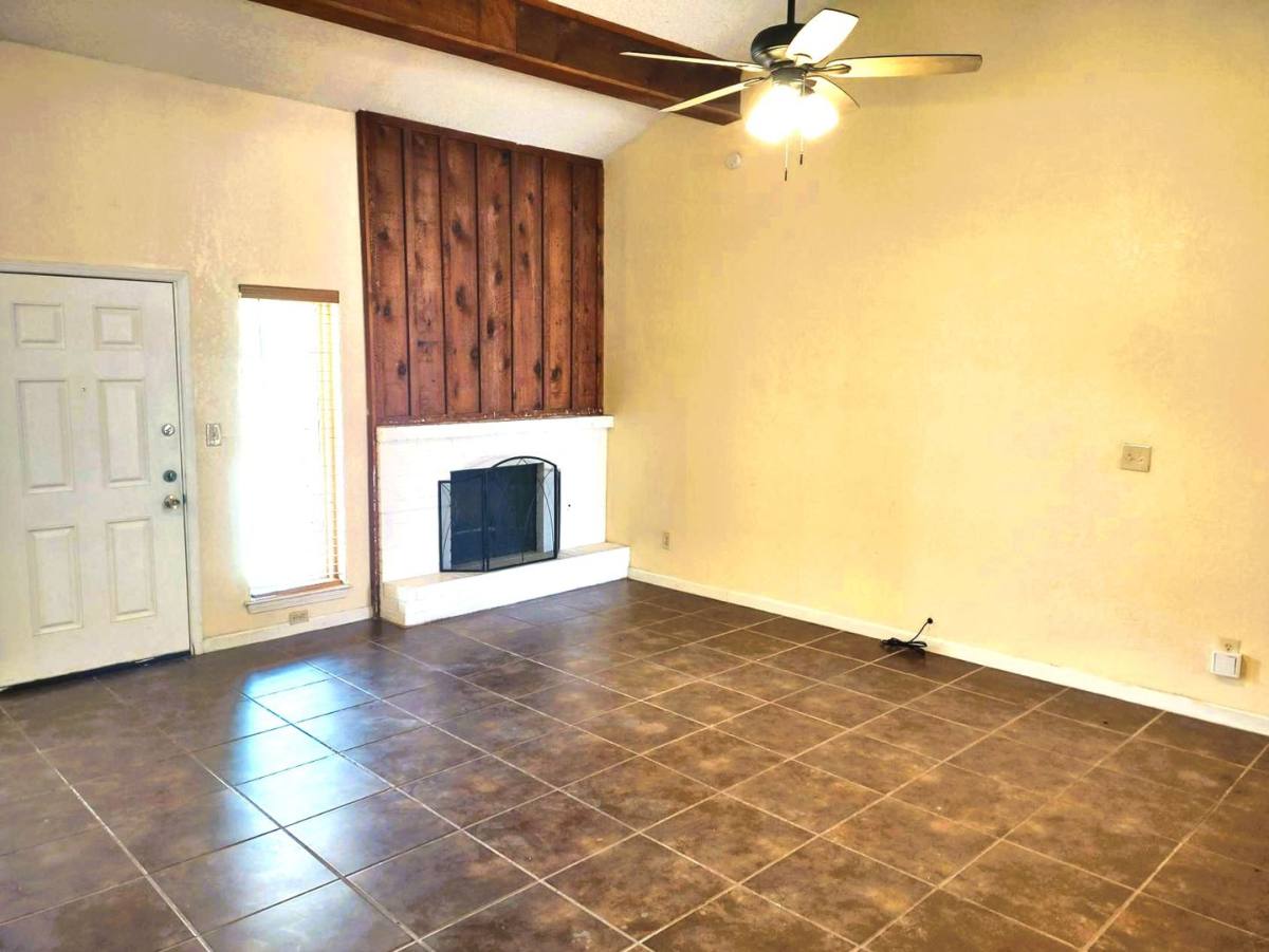 Townhouse for rent at 1913 Bobby Jones Dr, El Paso, TX 79936
